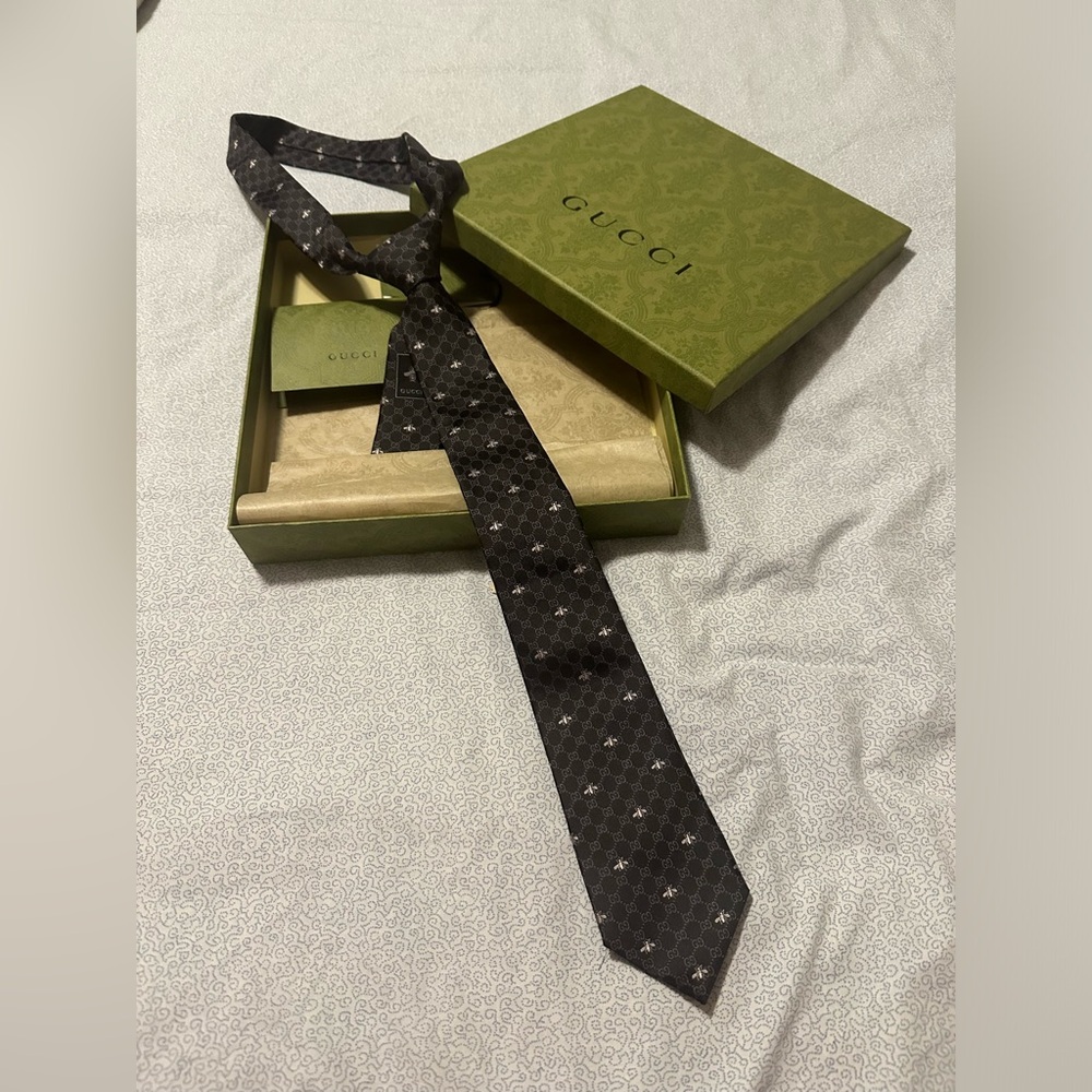 Men’s GUCCI TIE. Worn once. Bought in NY New York store.